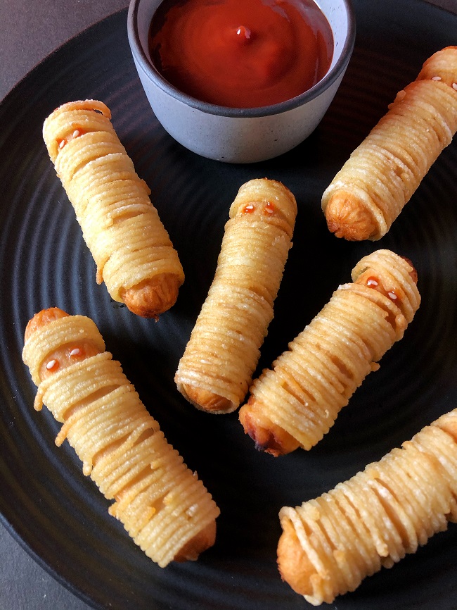 Hot Dog Mummies with Spaghetti | Spooky Holloween Food | Tempting Treat