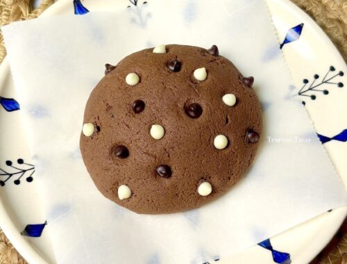 Easy 1-Minute Microwave Double Chocolate Chip Cookie (Single Serve)